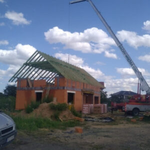 budowa konstrukcji dachu